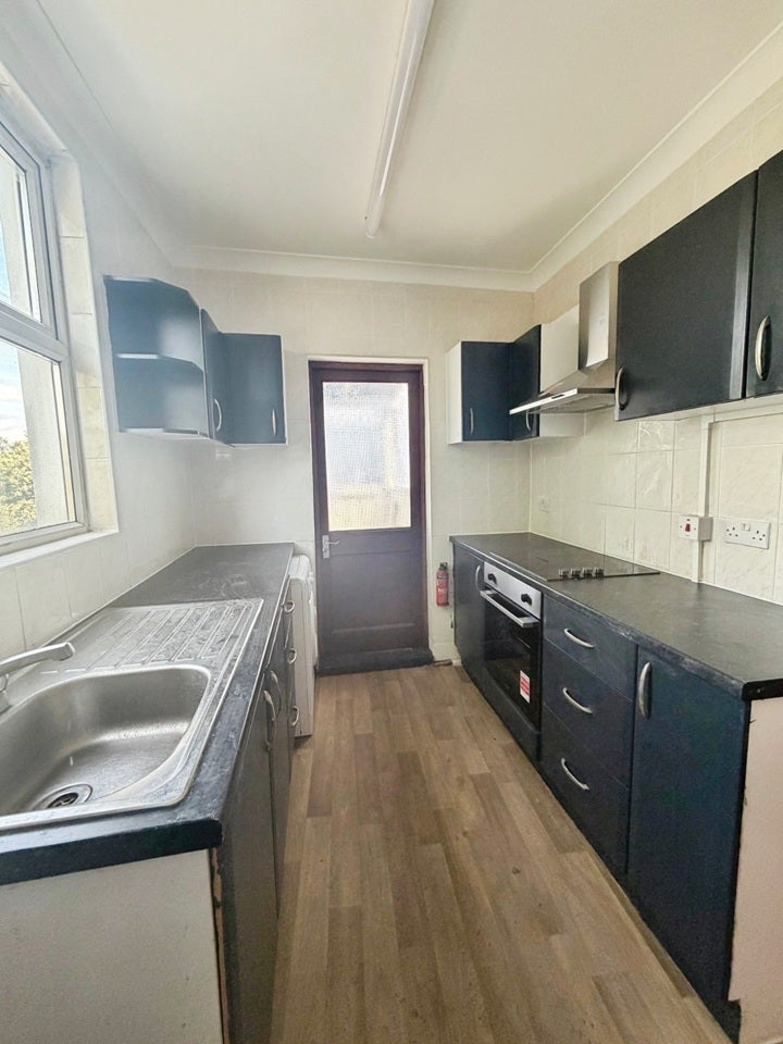 Flat Foyle Road in Greater London