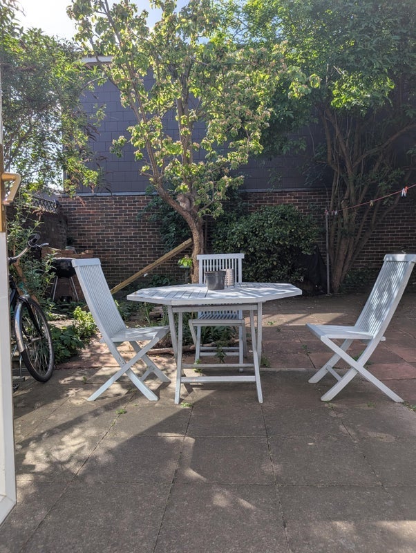 Room Faraday Close in Greater London