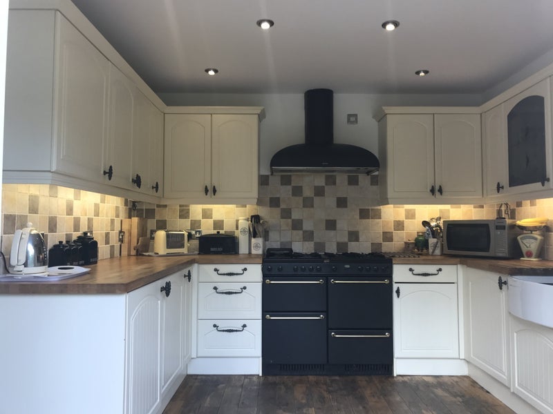 Room Essendene Road in Caterham on the Hill