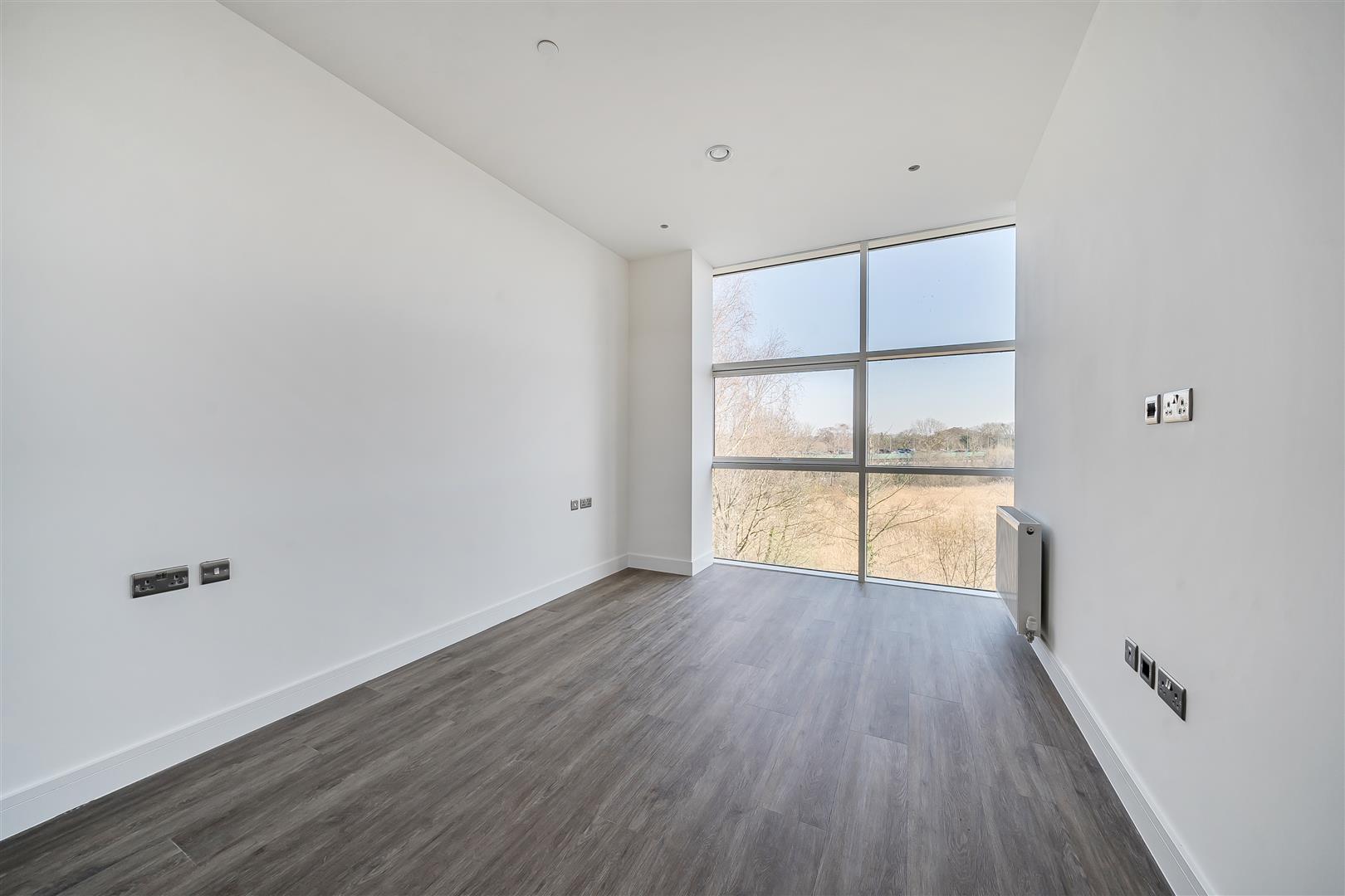 Flat Waverley Avenue in Hart