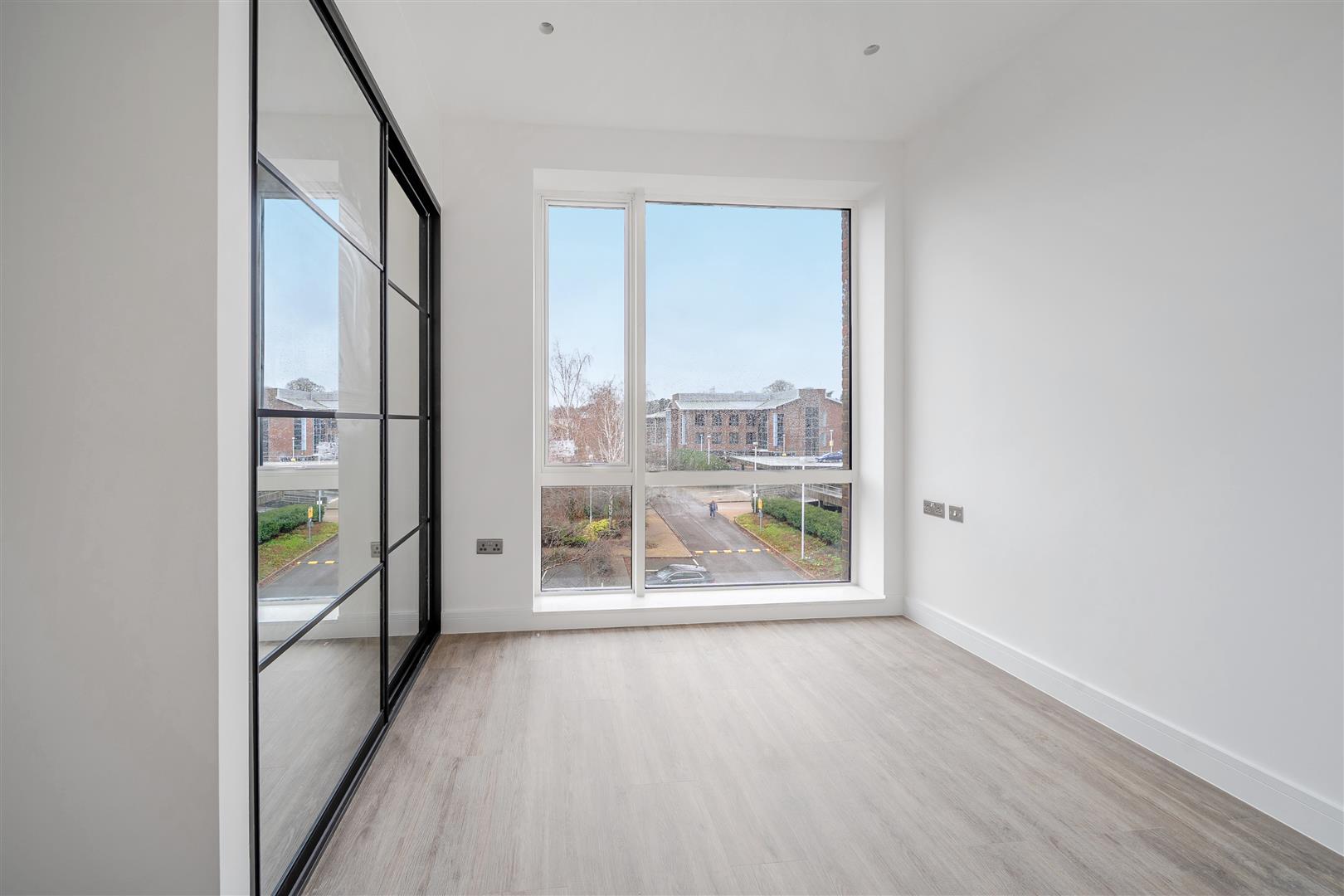 Flat Waverley Avenue in Hart
