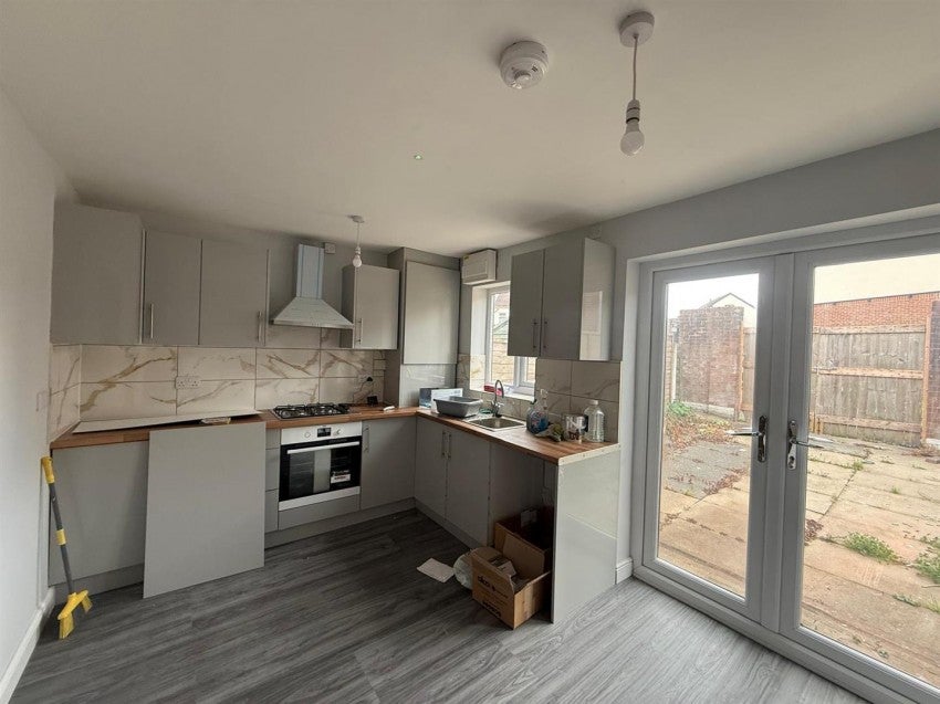 Flat Blackburn Road in Bolton