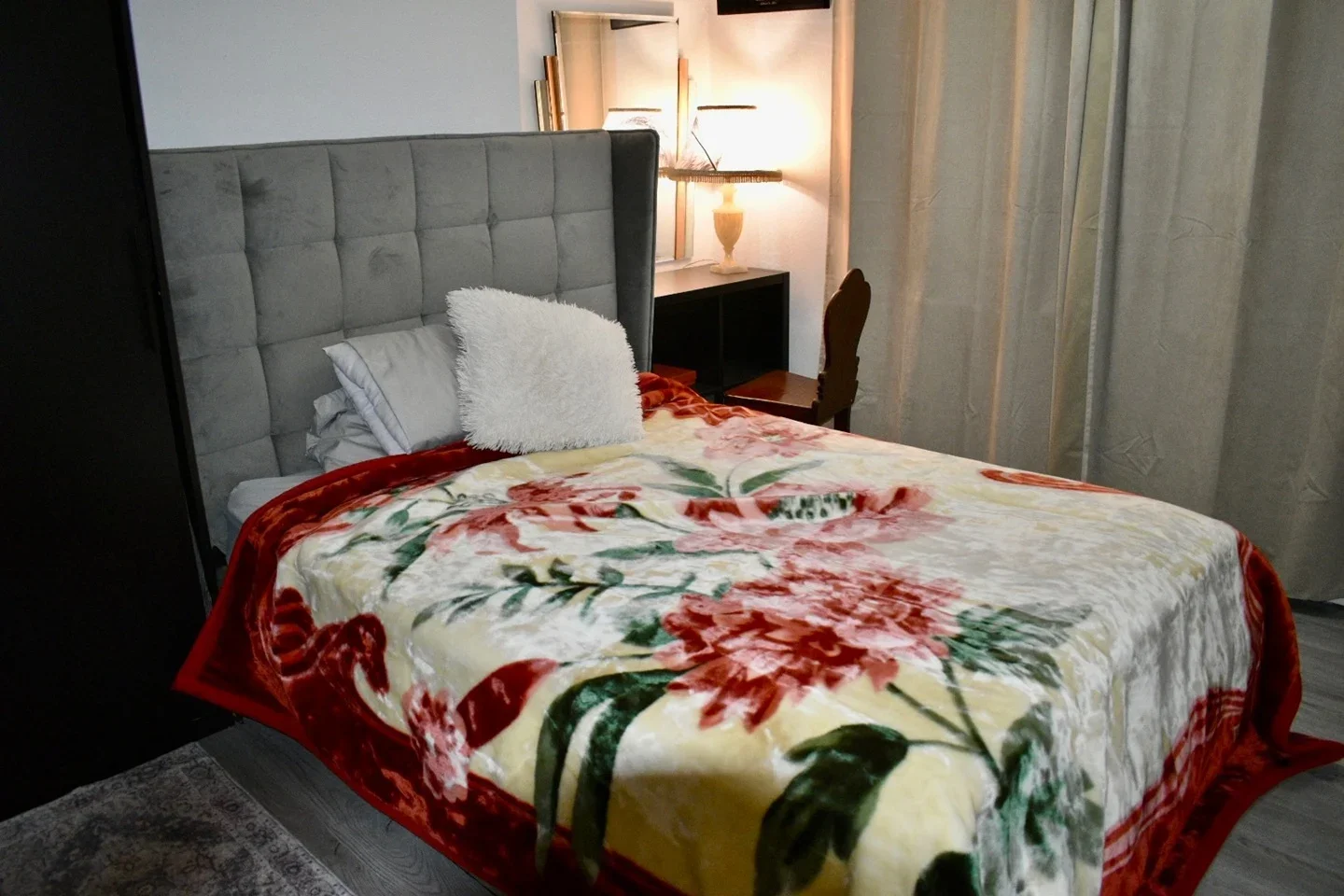 Room Grosvenor Road in Greater London