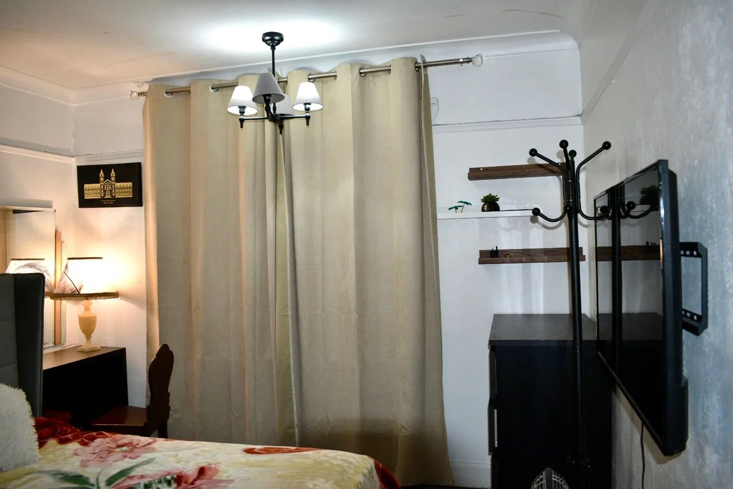 Room Grosvenor Road in Greater London