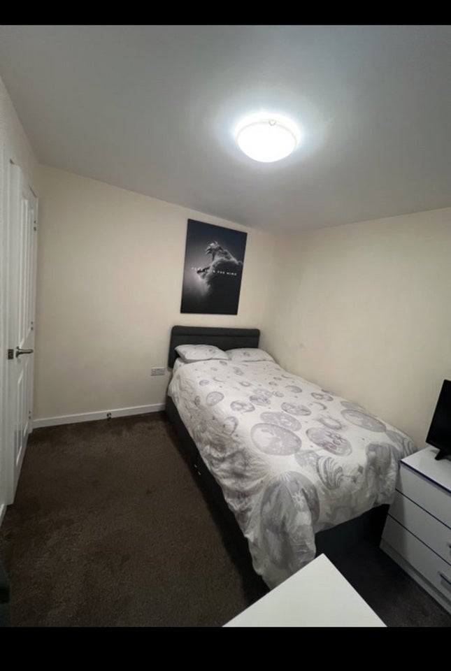 Room Bellerby Brow in Bradford