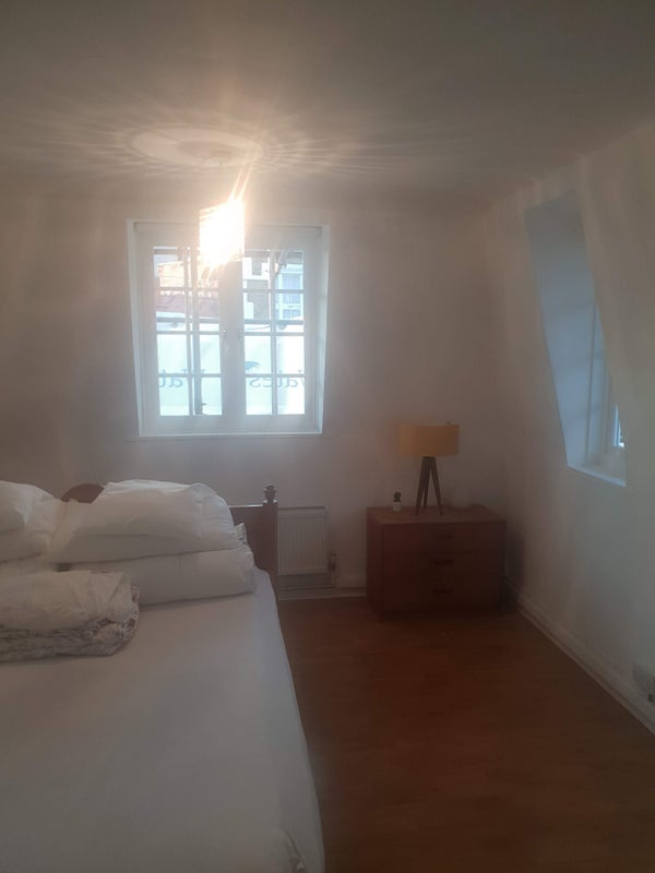 Room Rosebery Avenue in Greater London