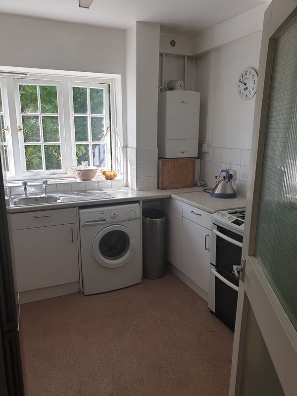 Room Rosebery Avenue in Greater London