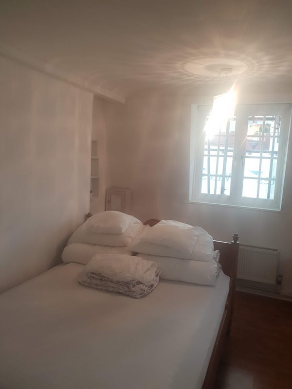 Room Rosebery Avenue in Greater London