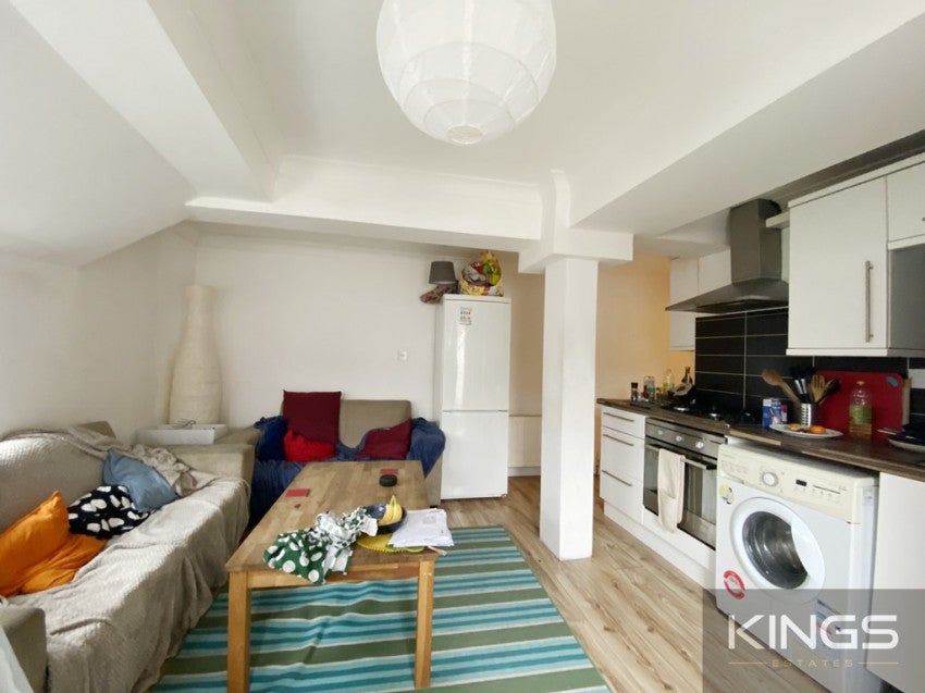 Flat Wilton Avenue in Southampton