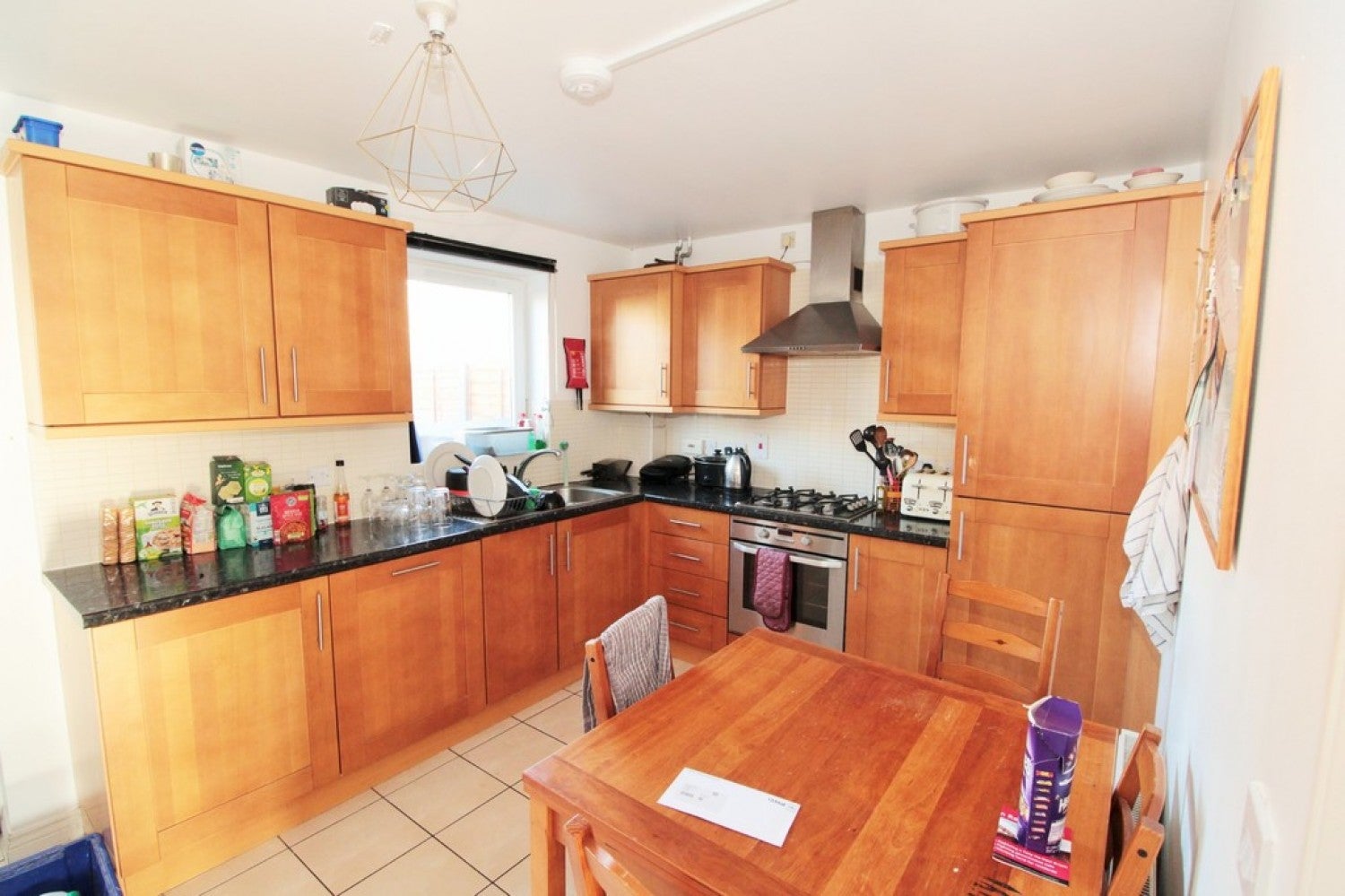 Room Meadow Way in Reading