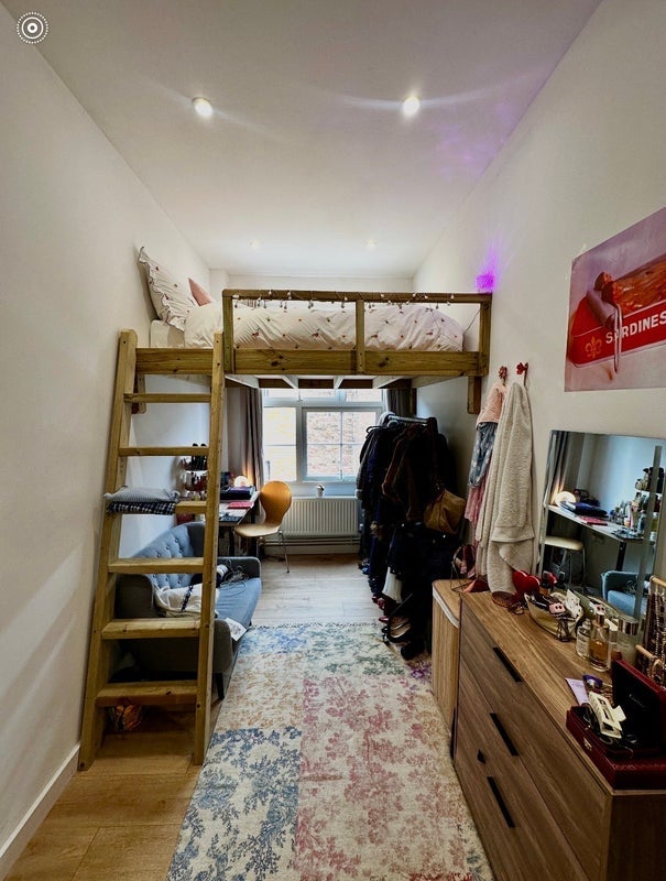 Room Belfast Road in Greater London