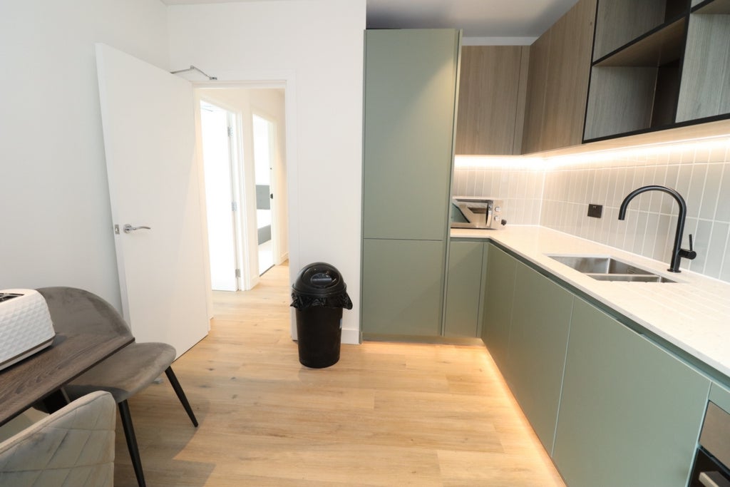 Room Globe Road in Greater London