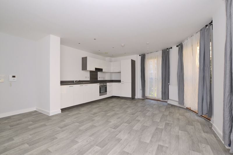 Flat Connersville Way in Greater London