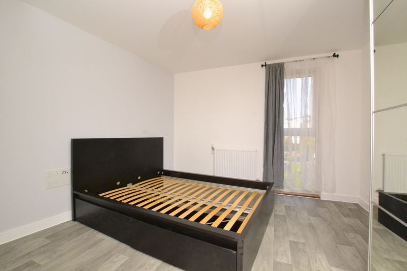Flat Connersville Way in Greater London