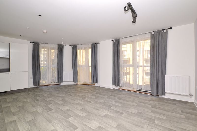 Flat Connersville Way in Greater London