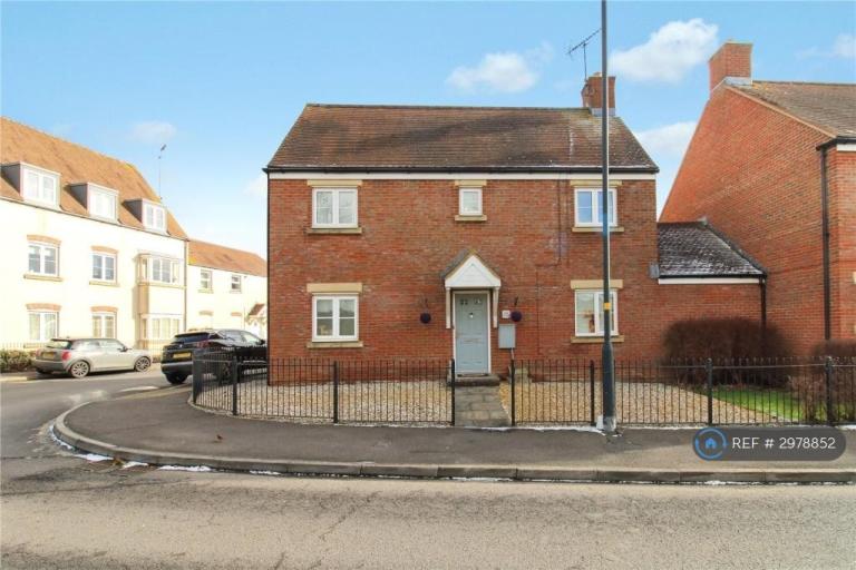 House Redhouse Way in Blunsdon St Andrew