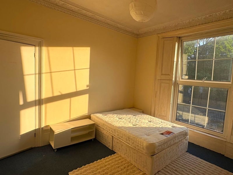Room Thane Villas in Greater London