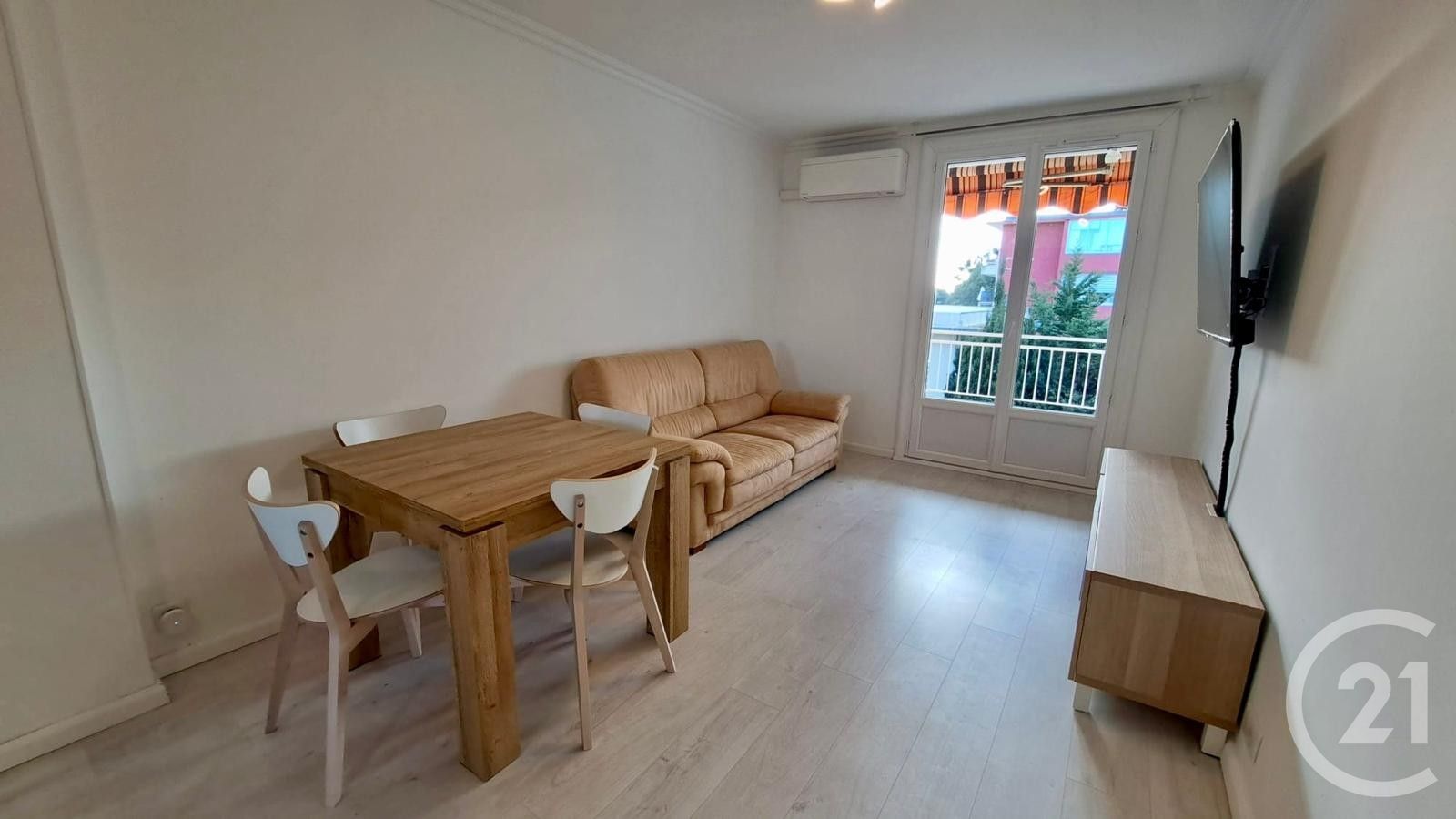 Flat Place Général de Gaulle in Antibes