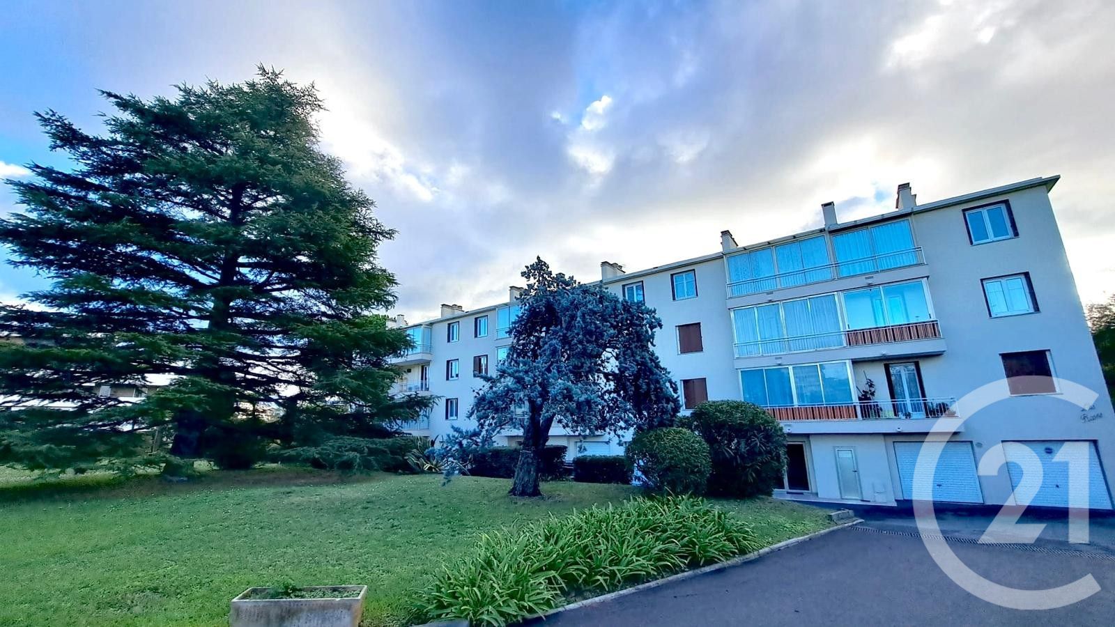 Flat Place Général de Gaulle in Antibes