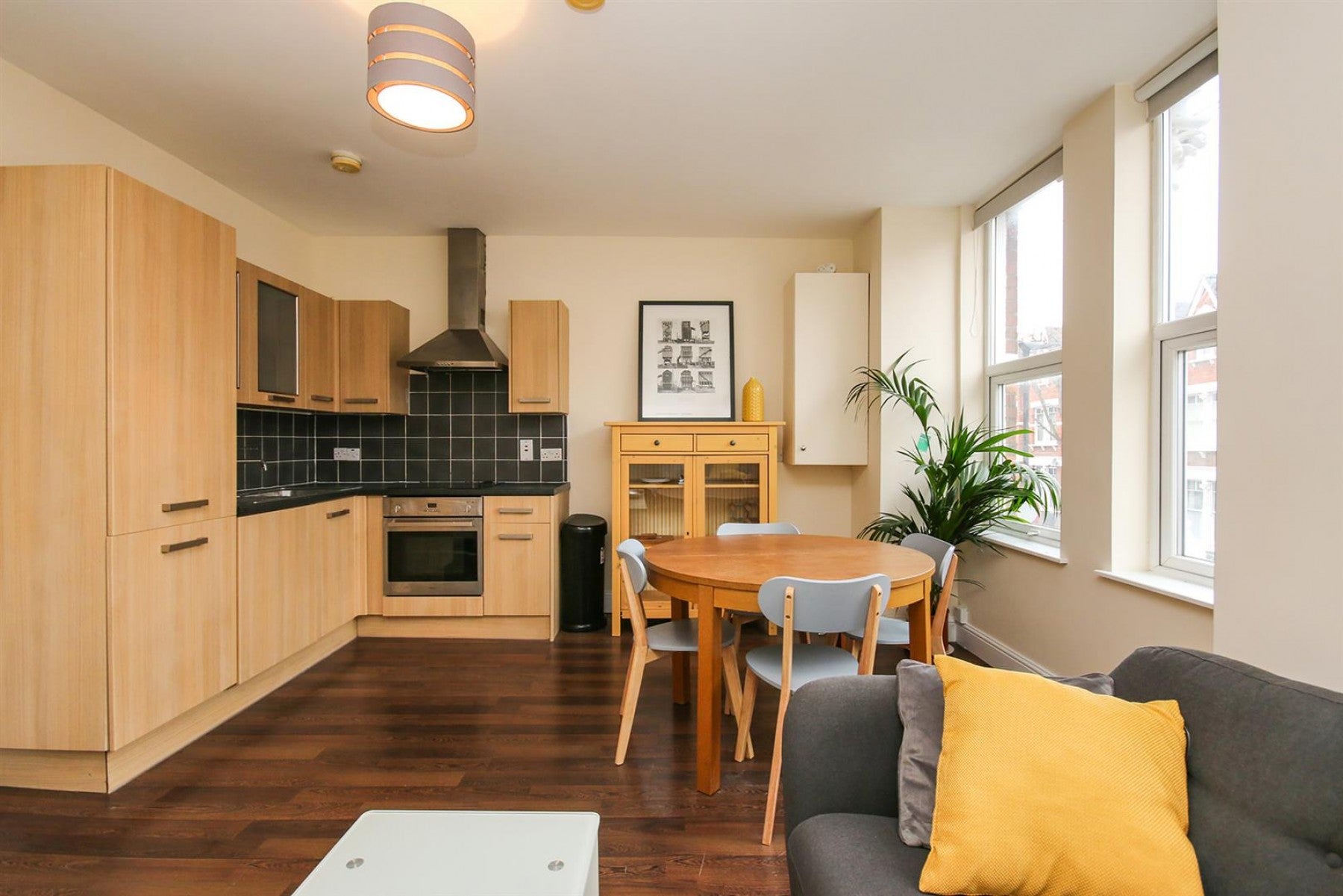 Flat Fairbridge Road in Greater London