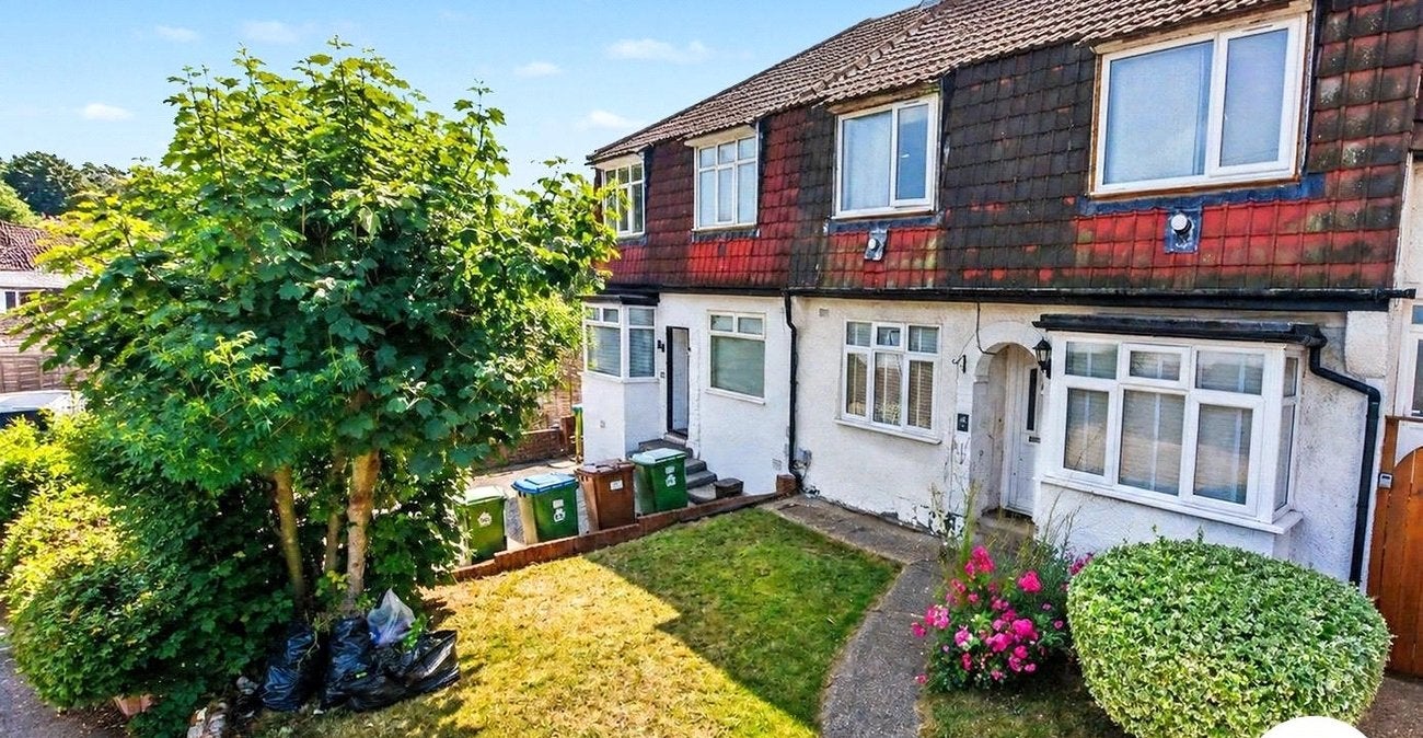 Flat Martens Avenue in Greater London