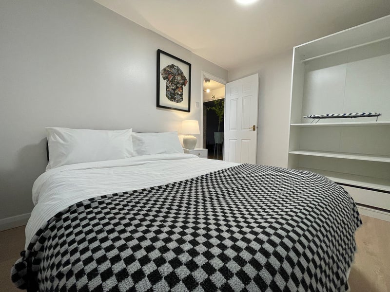 Room Felixstowe Court in Greater London