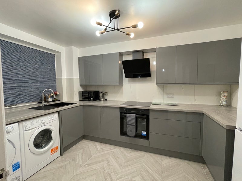 Room Felixstowe Court in Greater London
