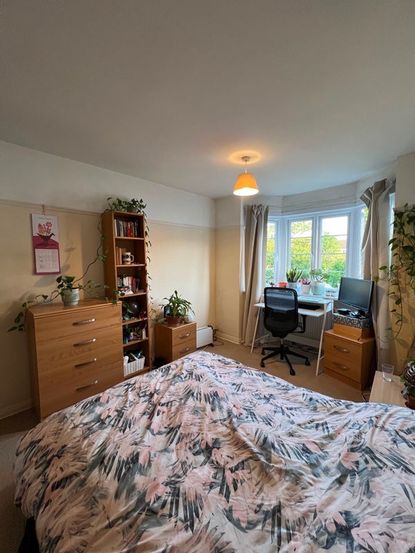 Room Addiscombe Road in Greater London