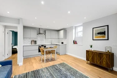 Flat Auckland Road in Greater London