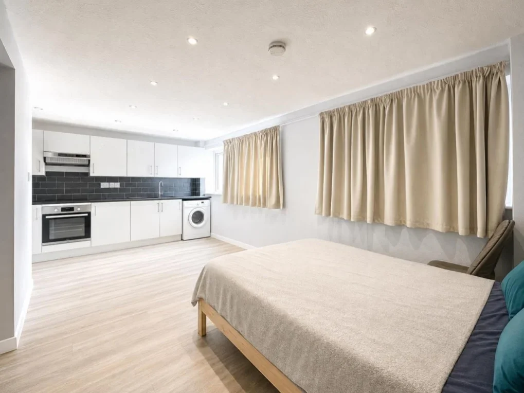 Flat Horndean Road in Winkfield