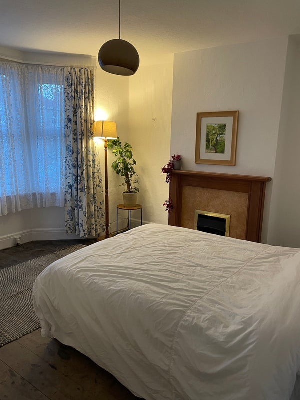 Room Pool Road in Bristol