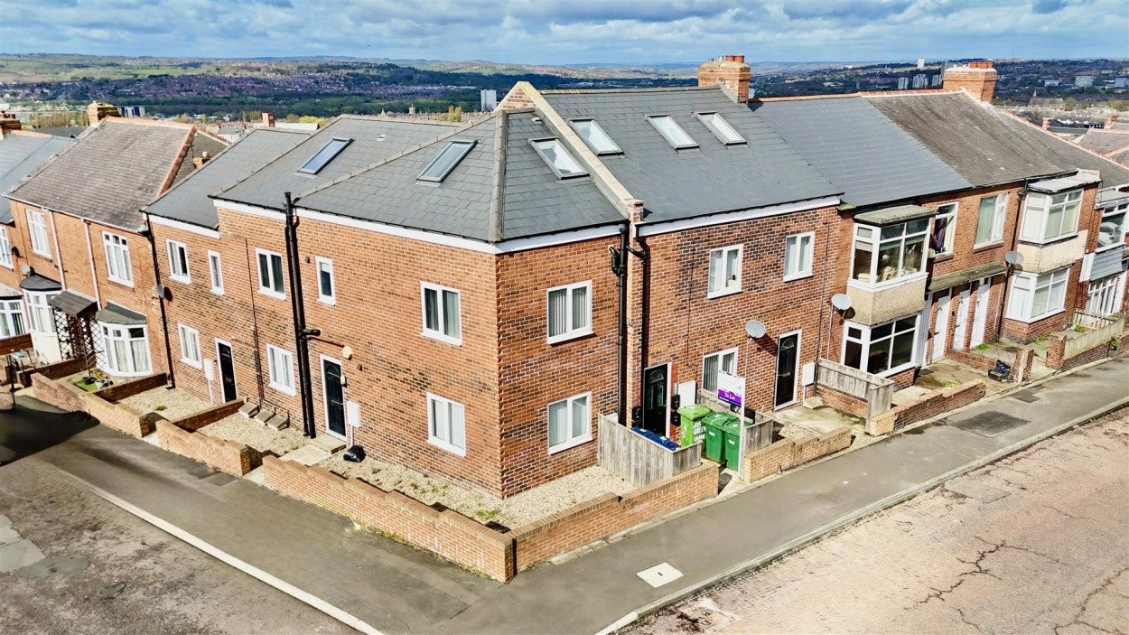 Flat Deckham Terrace in Gateshead