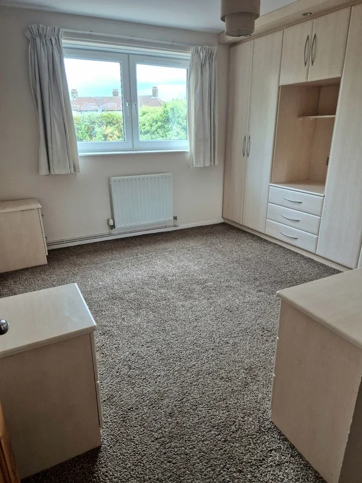 Flat Thornhill Gardens in Greater London
