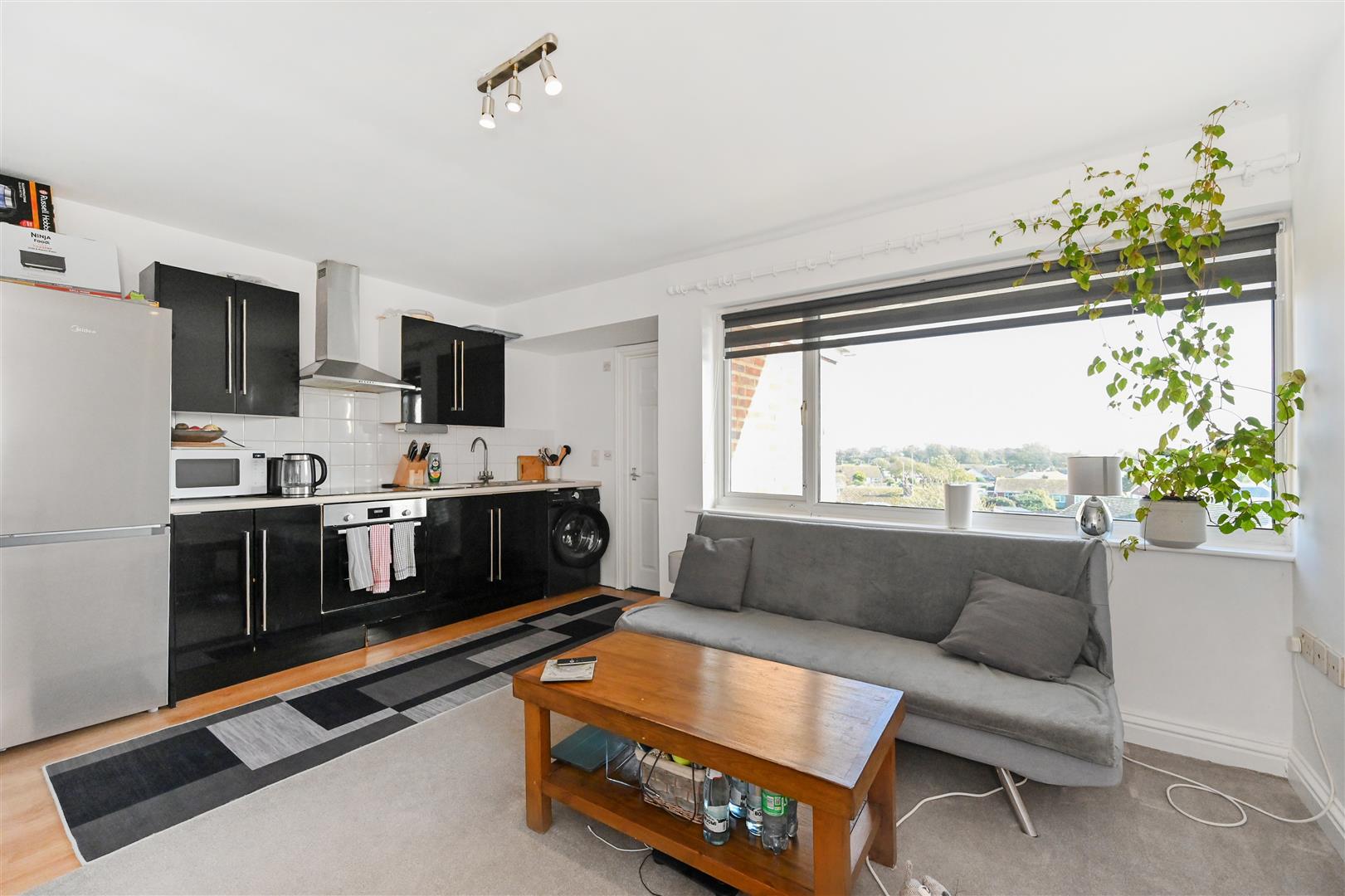 Flat Madeira Avenue in Arun