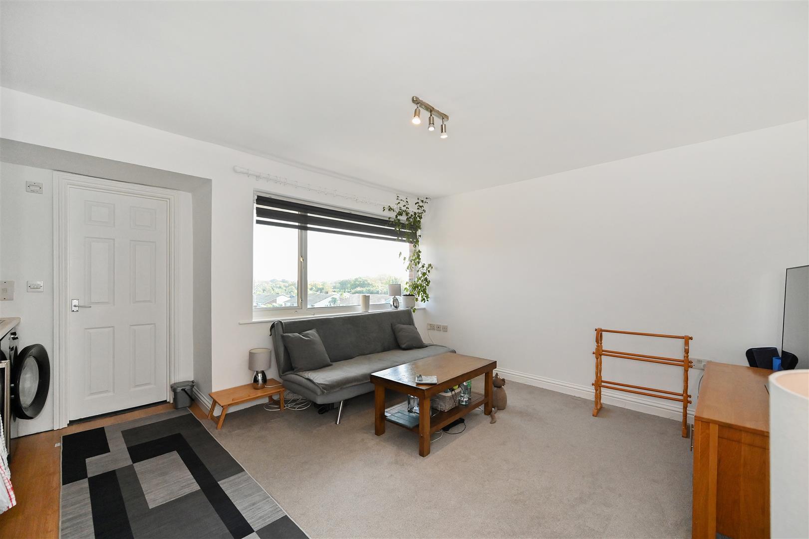 Flat Madeira Avenue in Arun