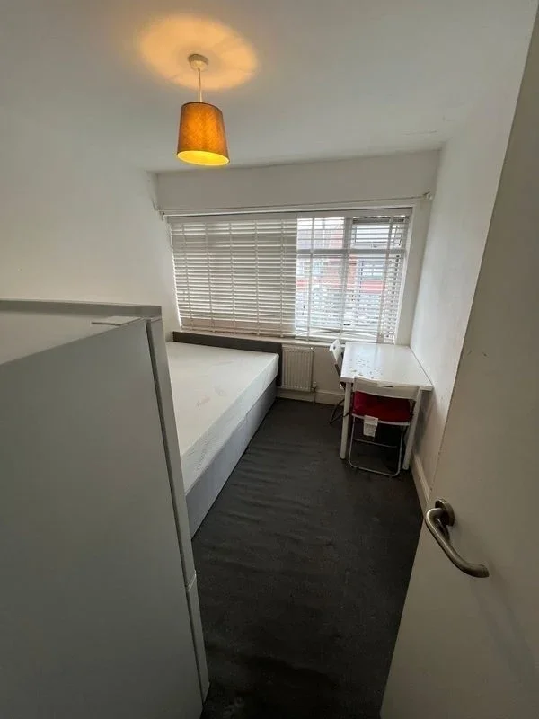 Room Oakleigh Avenue in Greater London