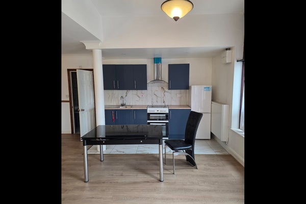 Flat Abbey Road in London Borough of Redbridge