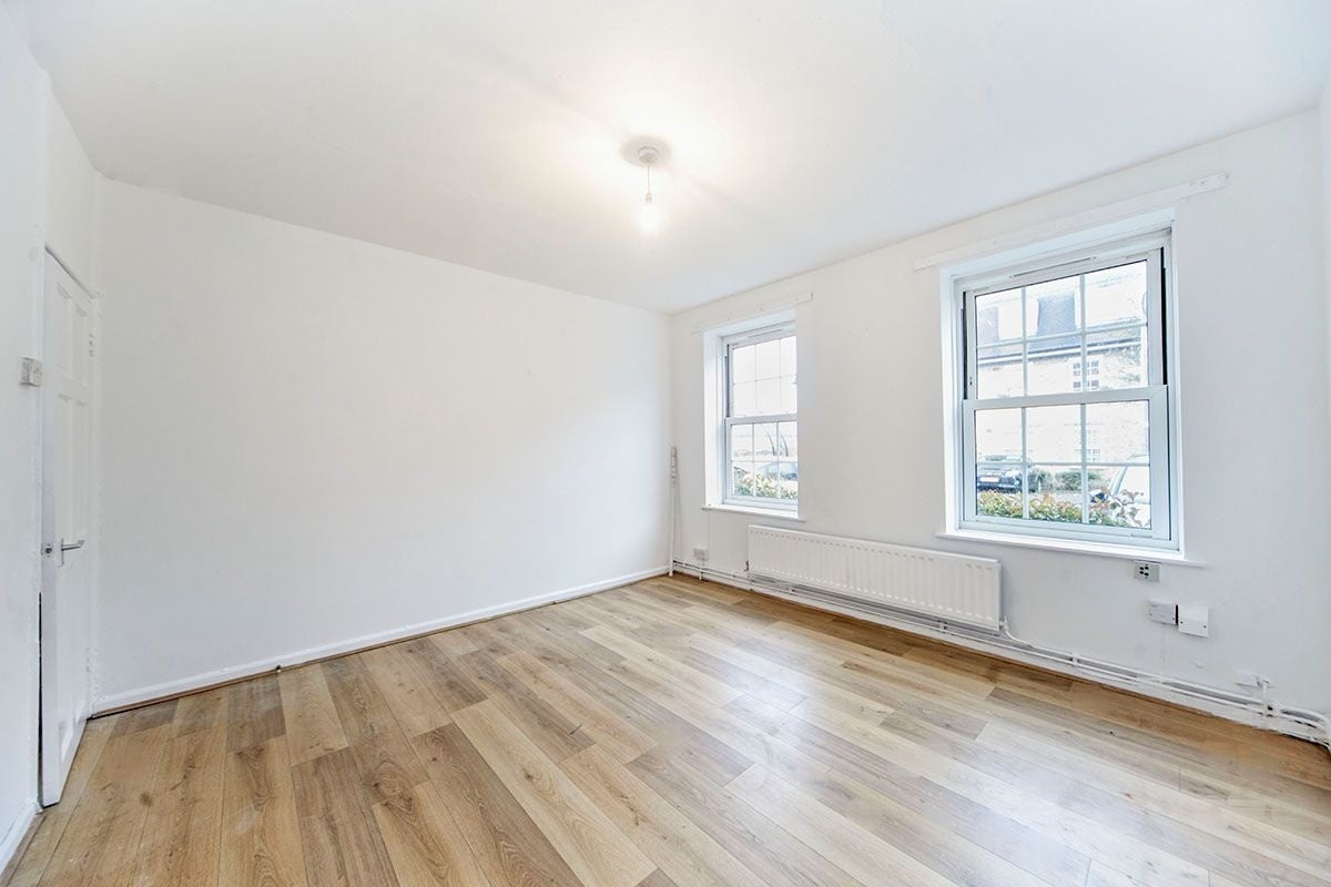 Flat Gilton Road in Greater London