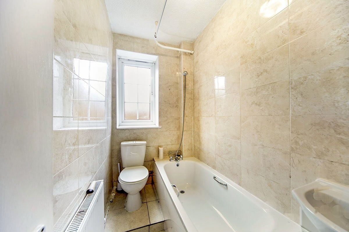 Flat Gilton Road in Greater London
