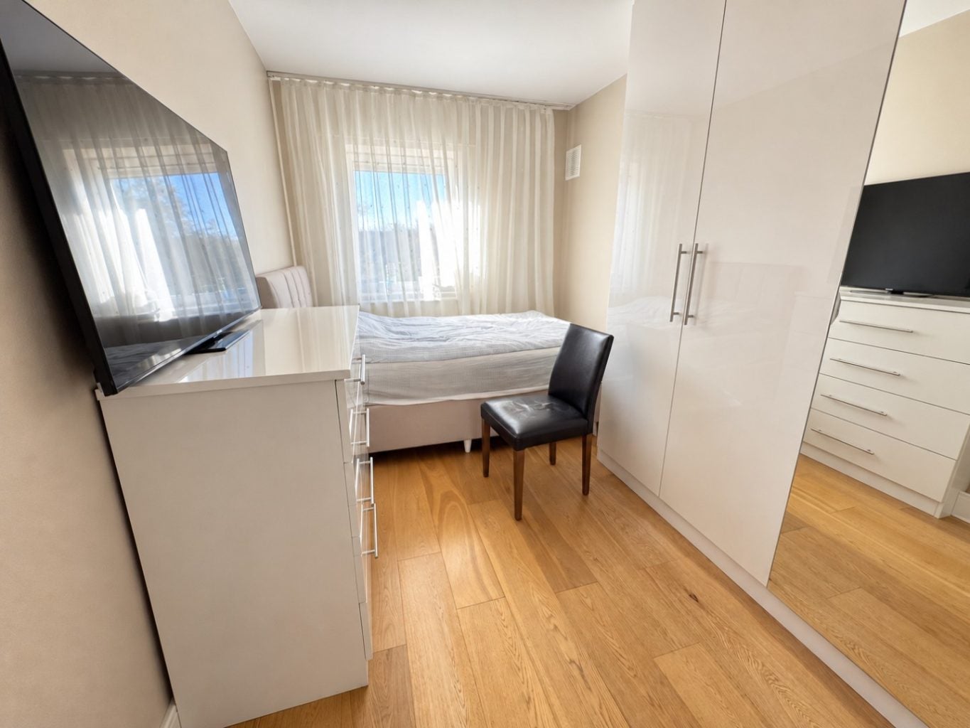 Flat Haggerston Road in Greater London