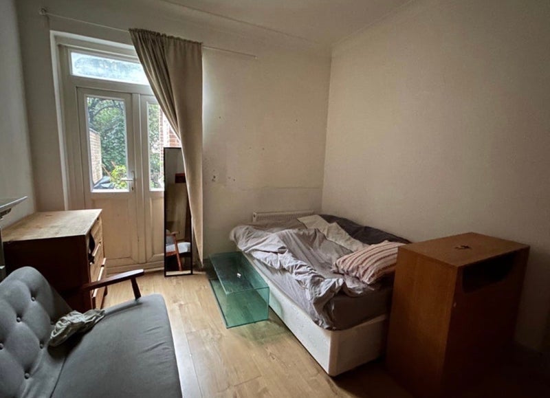 Room Cricklade Avenue in Greater London