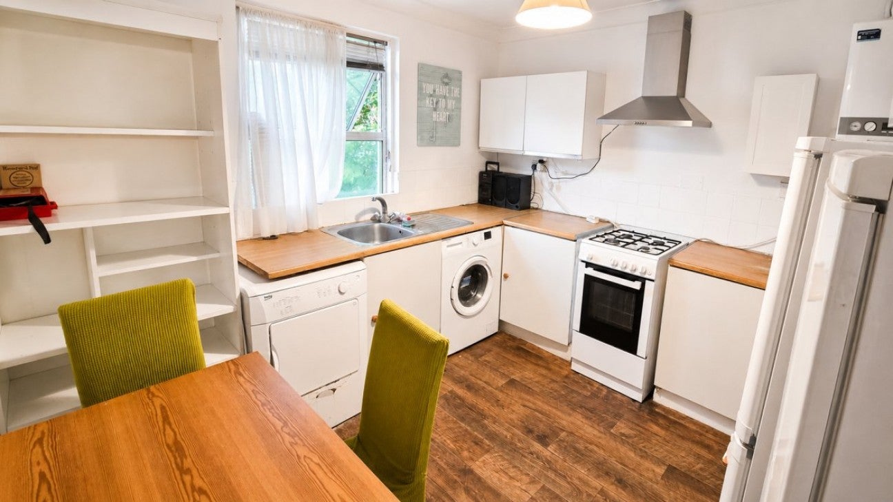 Flat Ash Grove in Greater London