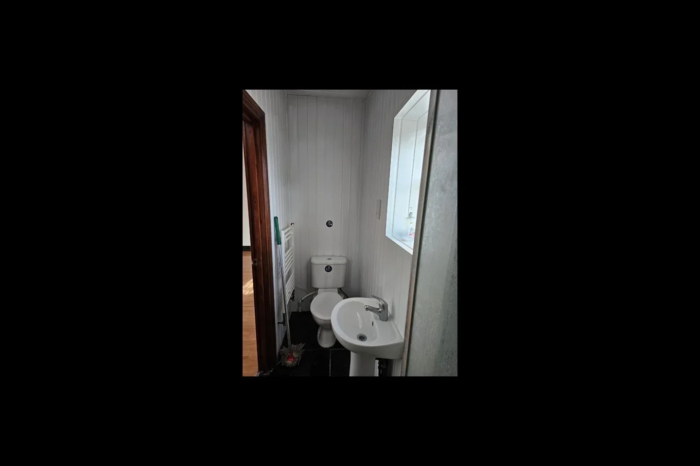 Room Ellington Road in Greater London