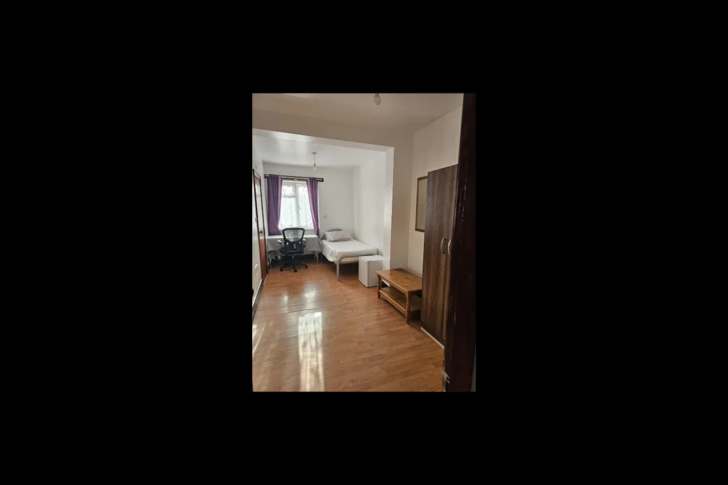 Room Ellington Road in Greater London