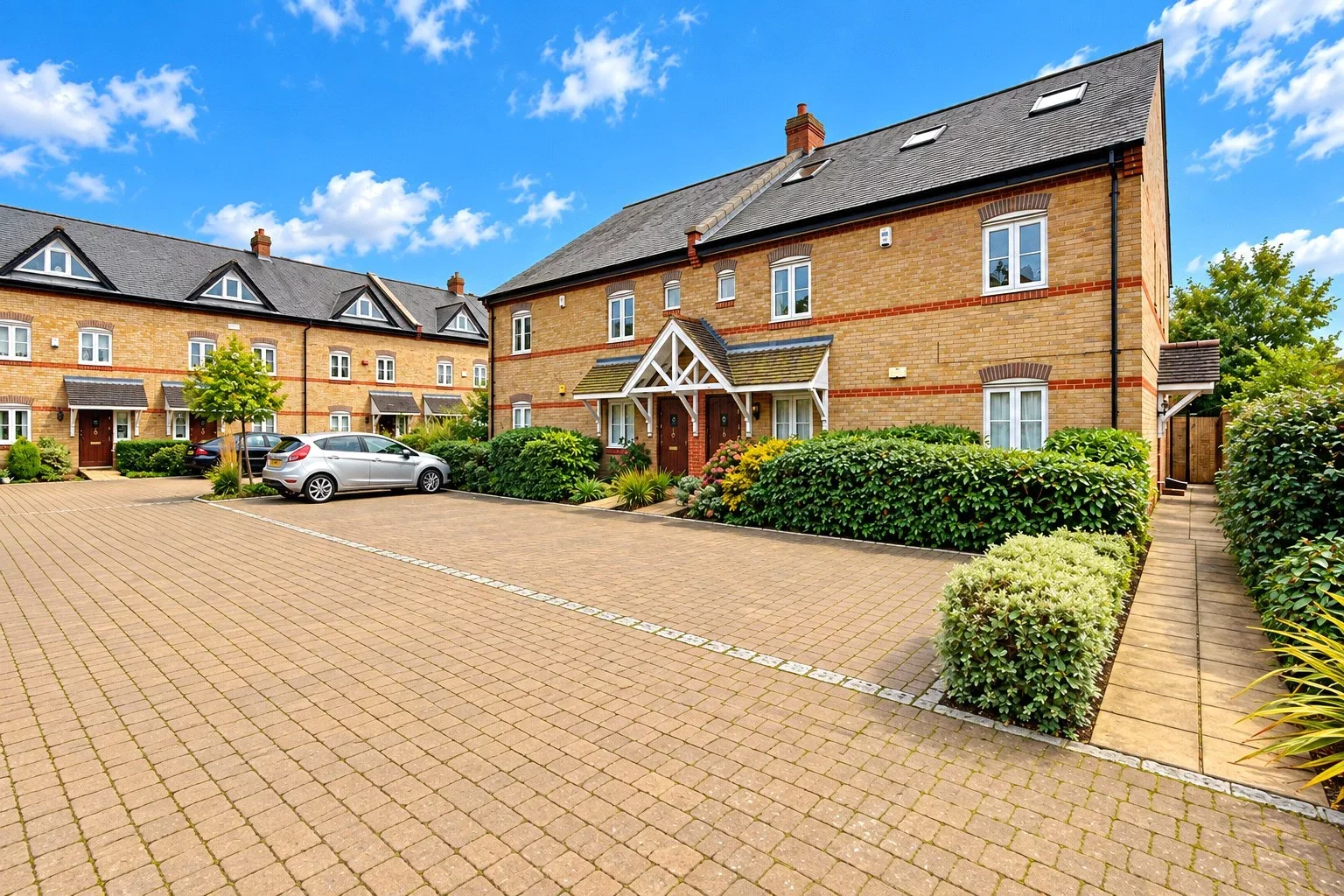 Flat Sovereign Mews in Greater London
