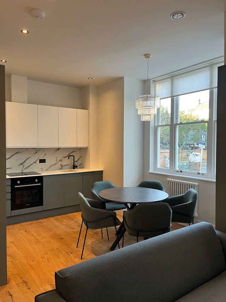 Flat Rosemont Road in Greater London