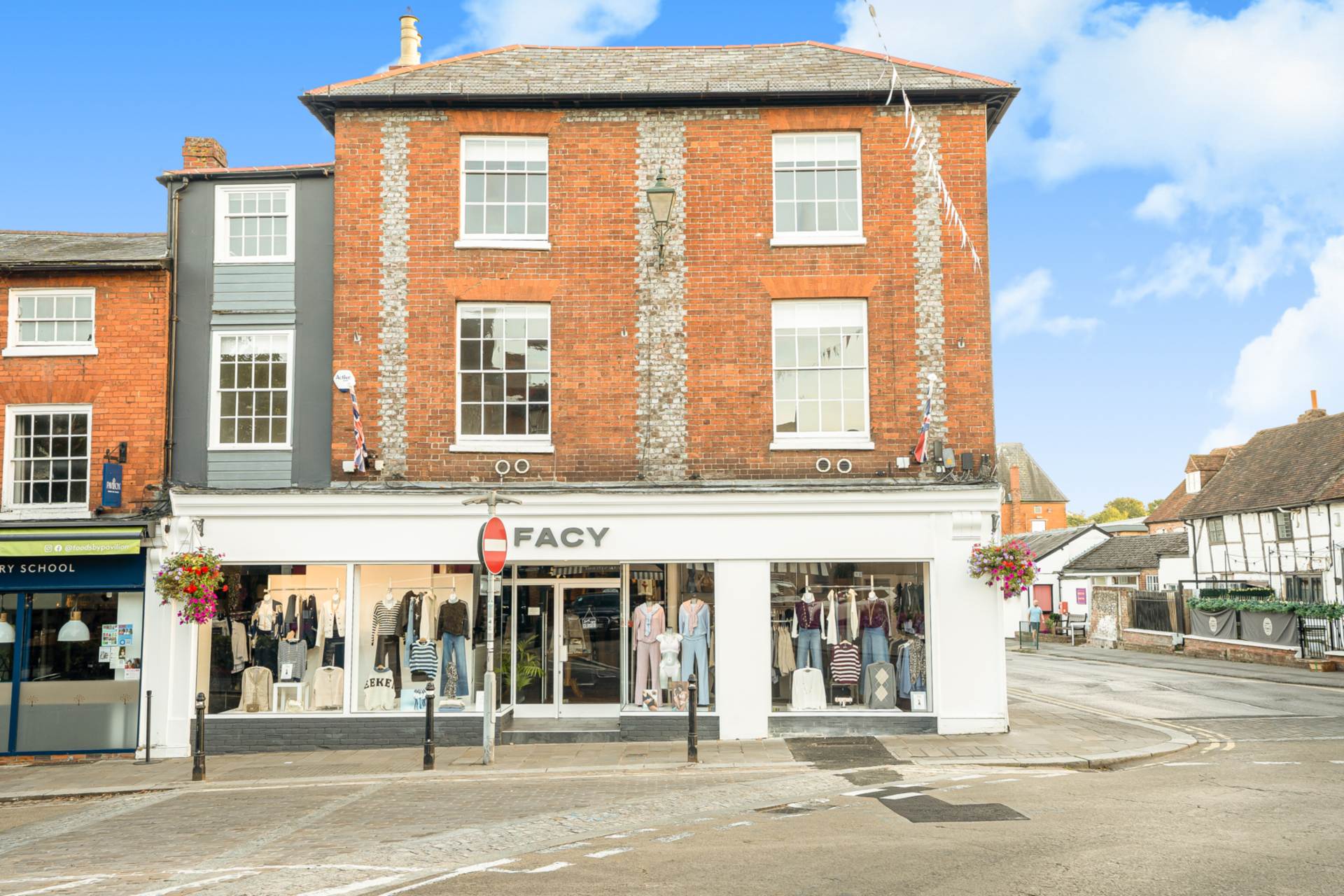 Flat Market Place in South Oxfordshire