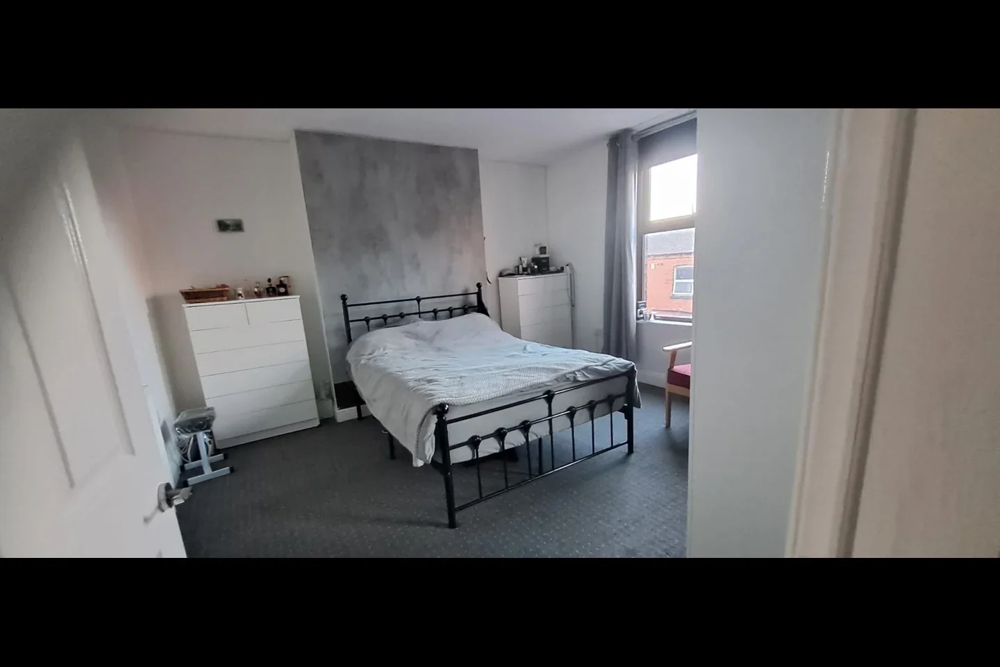Flat Laurel Place in Leeds