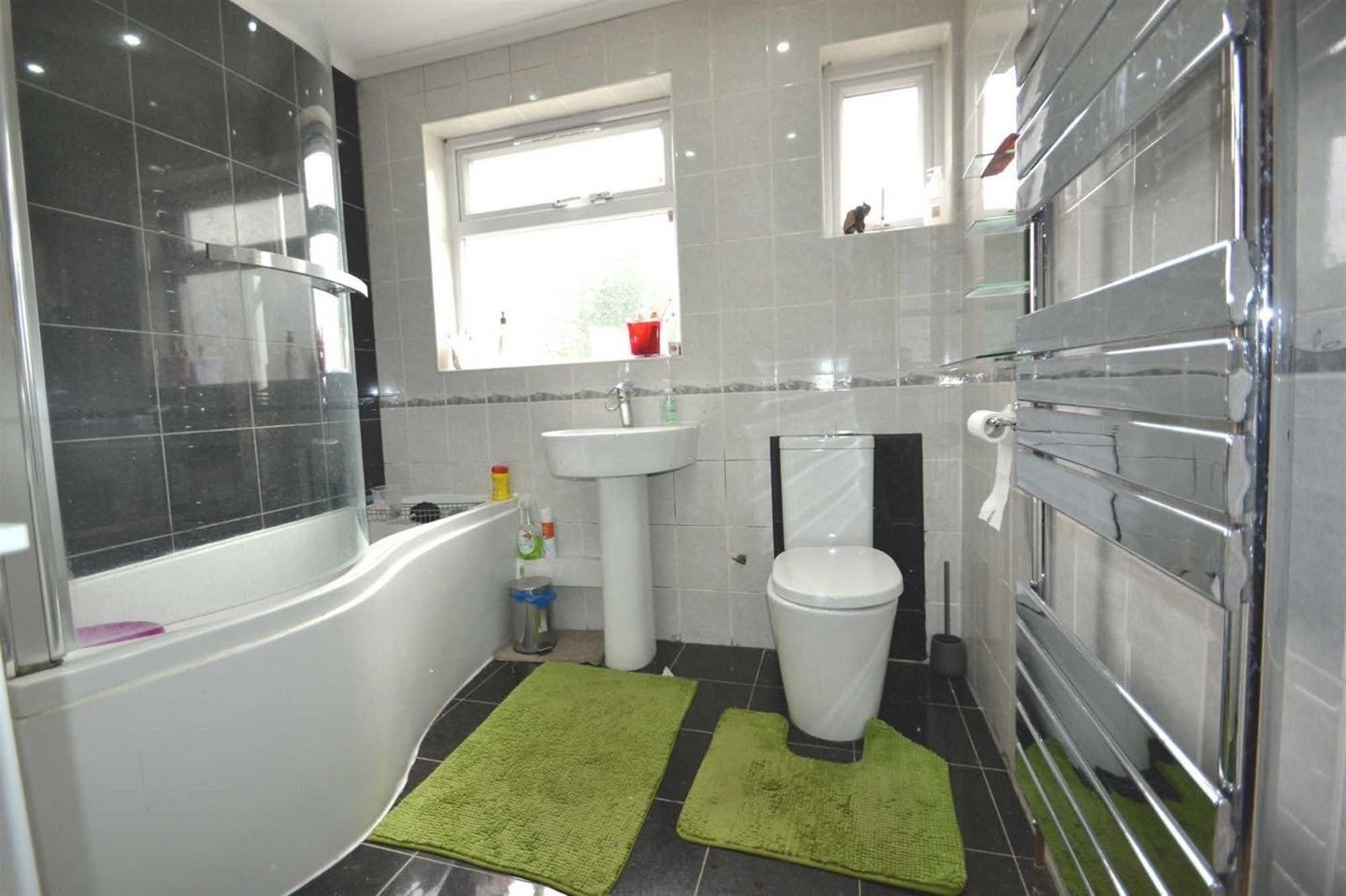 Room Eastern Avenue West in Greater London