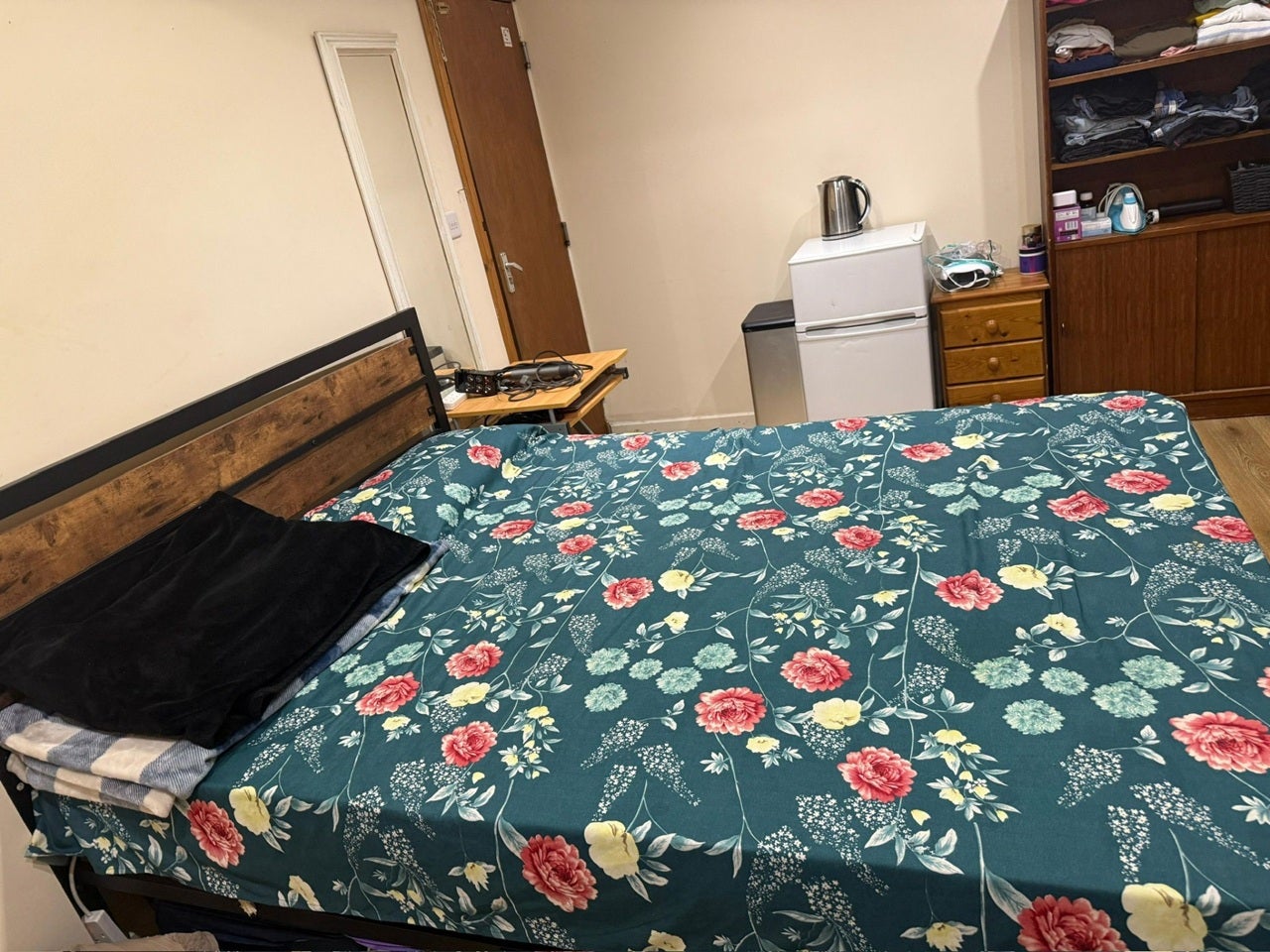 Room Eastern Avenue West in Greater London
